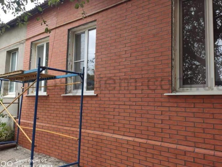 Як доглядати за фасадом з гнучкої цегли